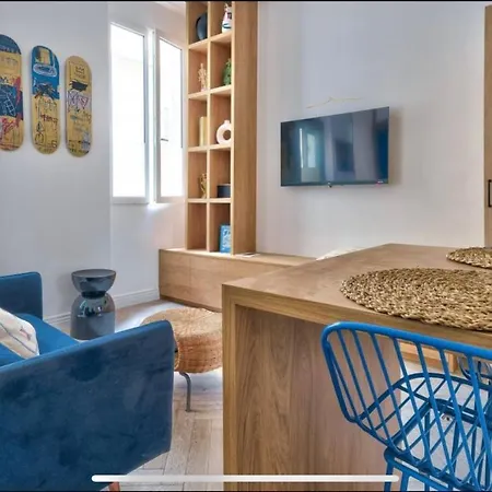 Apartment Proche Du Vieux-port, Avec Balcon *