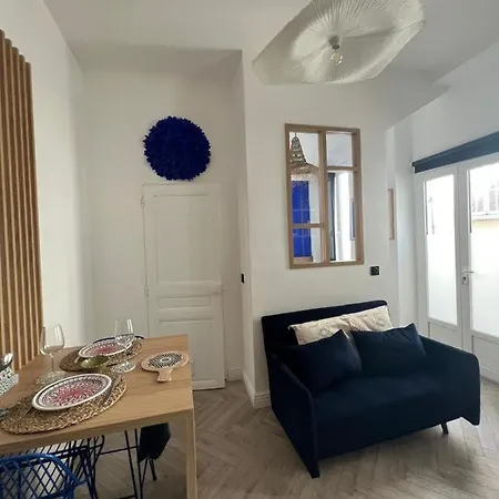 Apartment Proche Du Vieux-port, Avec Balcon *
