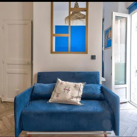 Proche Du Vieux-port, Avec Balcon *