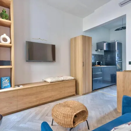 Proche Du Vieux-port, Avec Balcon Apartment